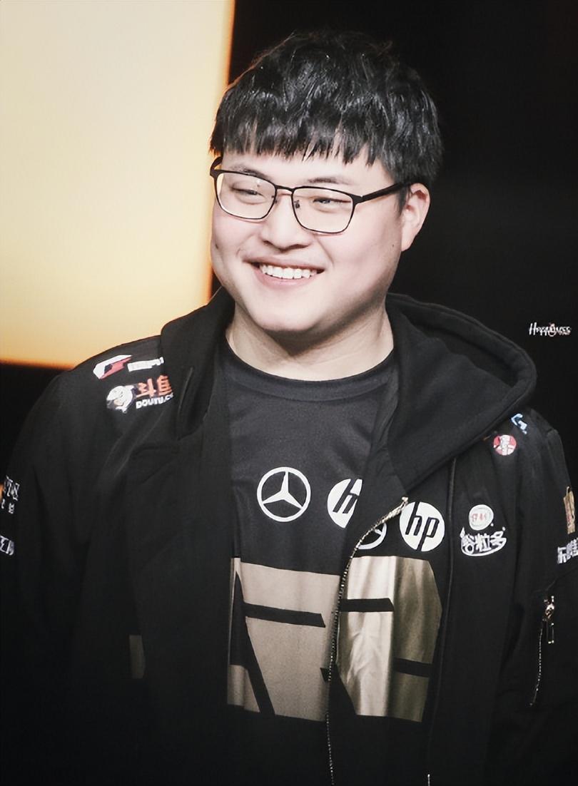 星空体育官网下载入口关于Uzi连续三场比赛得分超过战术调整，RNG挑战极限！的信息